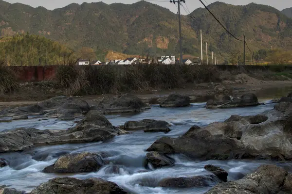 Río Rocoso Las Montañas — Foto de Stock