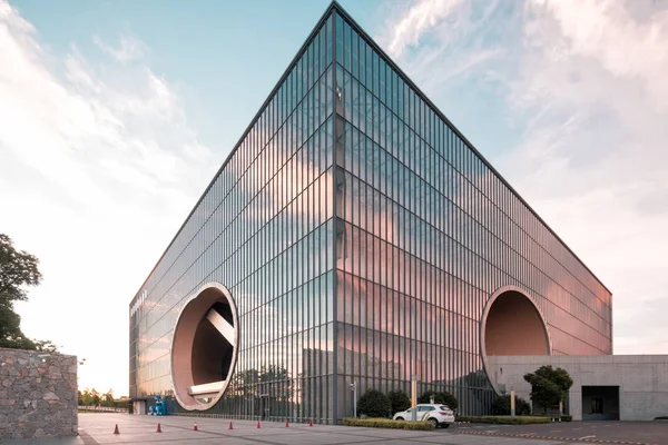 Edificio Moderno Ciudad Madrid — Foto de Stock