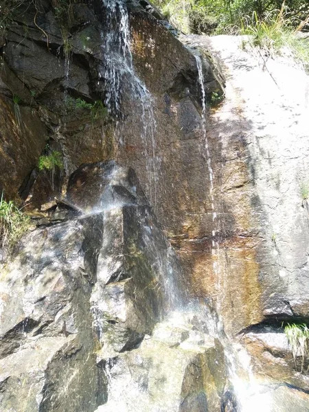 Beautiful Waterfall Flowing Water Lake — Stock Photo, Image