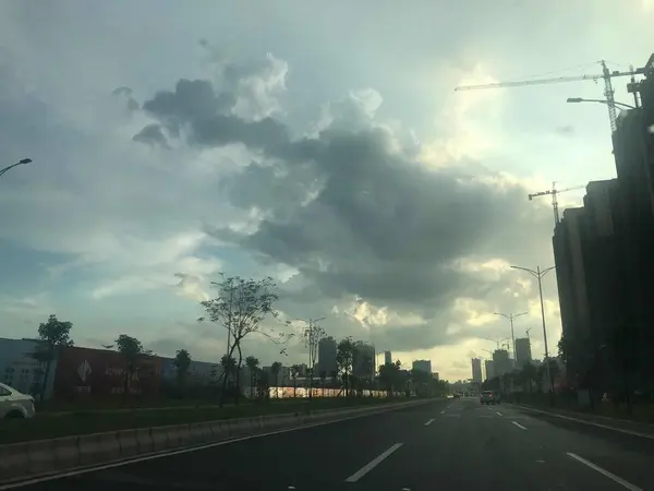 Camino Ciudad Con Nubes Atardecer — Foto de Stock