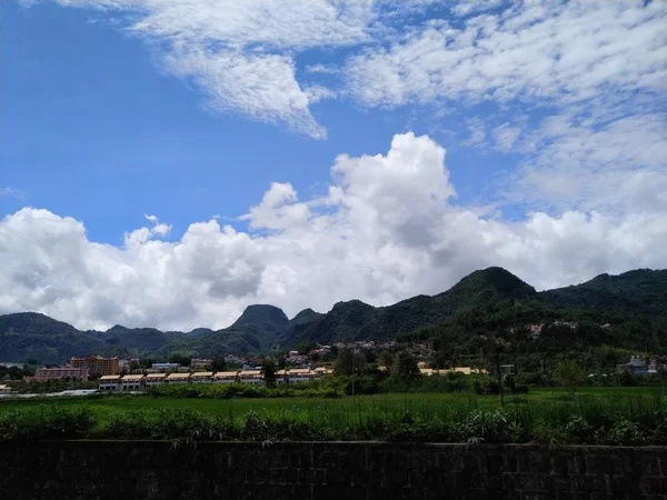 Paisaje Con Cielo Azul Nubes — Foto de Stock