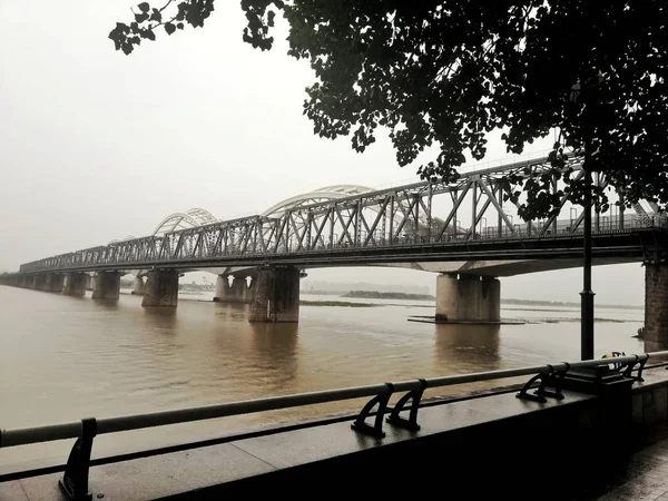 Puente Sobre Río Por Mañana — Foto de Stock