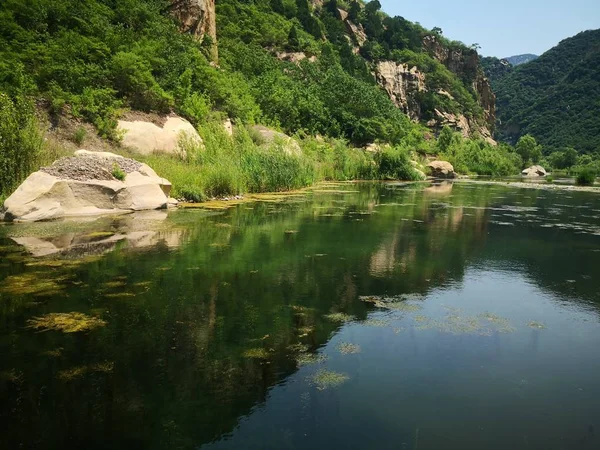 Río Montaña Fondo Natural — Foto de Stock