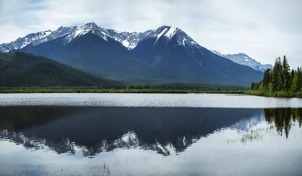 Vue Sur Lac Dans Les Montagnes — Photo