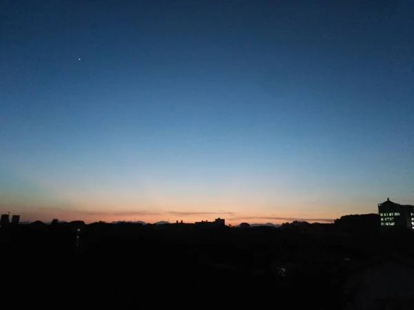 Hermoso Atardecer Sobre Ciudad Noche — Foto de Stock