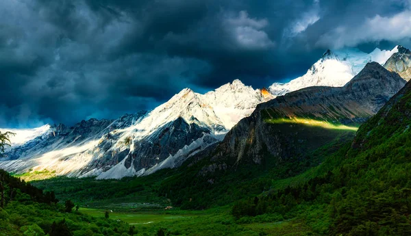 Vista Bela Paisagem Montanhosa — Fotografia de Stock