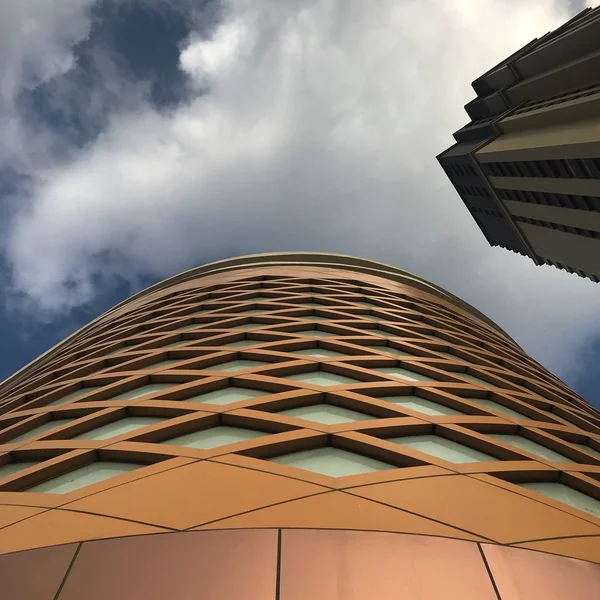 Edificio Moderno Con Nubes Cielo — Foto de Stock