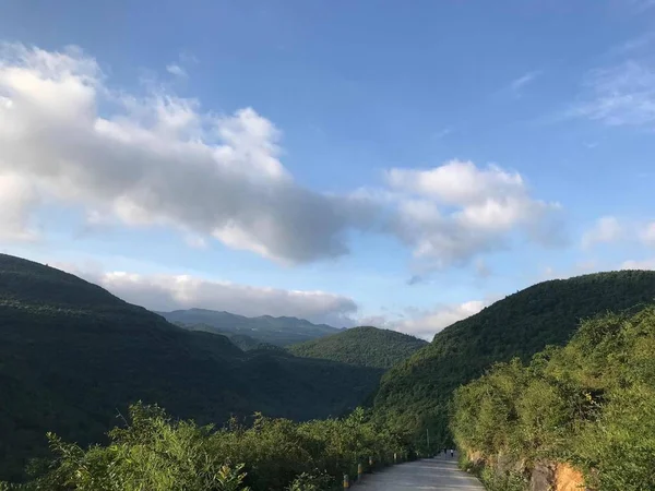 Paisaje Montaña Con Montañas Nubes — Foto de Stock