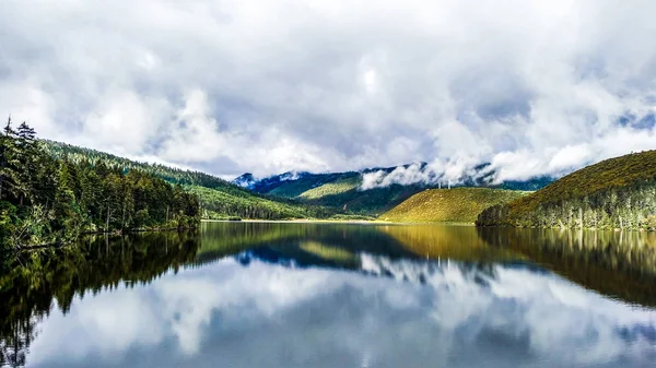 Lago Las Montañas — Foto de Stock