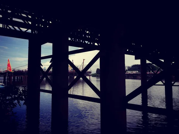 Puente Sobre Río Por Mañana — Foto de Stock