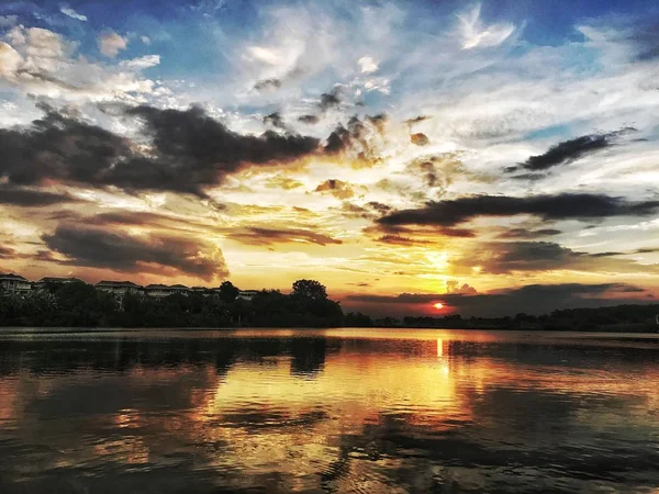 Belo Pôr Sol Sobre Lago — Fotografia de Stock