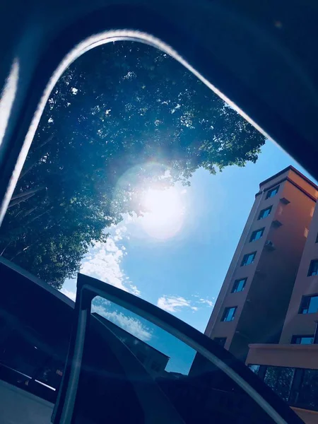 Ventana Con Cielo Azul Nubes — Foto de Stock