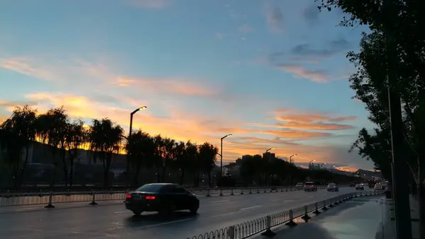 Tráfico Ciudad Atardecer —  Fotos de Stock