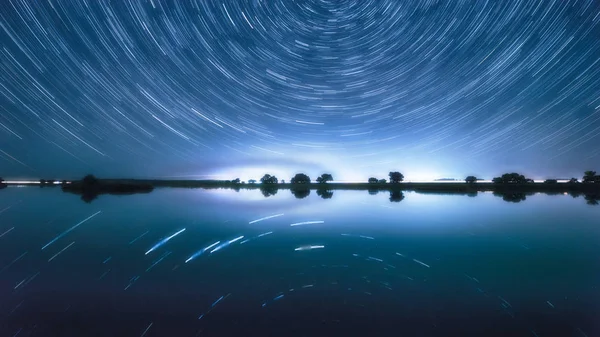 Λαμπερά Αστέρια Στο Νυχτερινό Ουρανό — Φωτογραφία Αρχείου