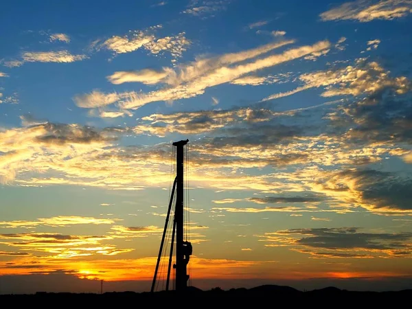 Silhouet Van Een Prachtige Zonsondergang Boven Zee — Stockfoto