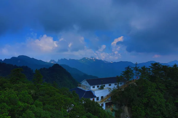 Hermoso Paisaje Las Montañas Por Mañana — Foto de Stock