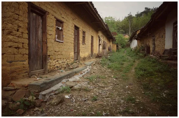 Casa Veche Abandonată Din Oraș — Fotografie, imagine de stoc