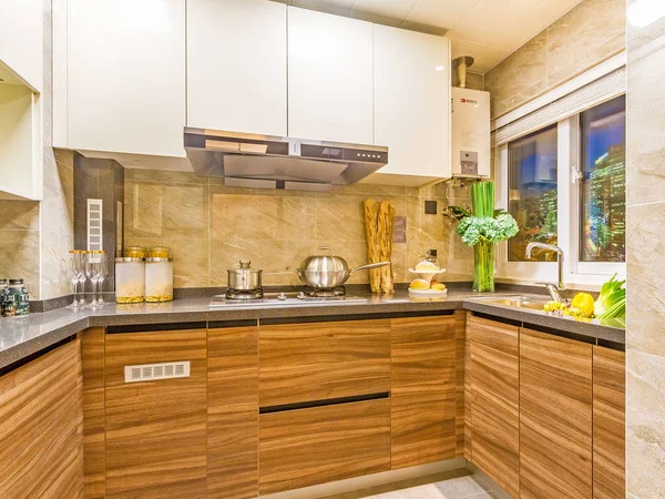 Ahşap Detaylarla Dolu Modern Mutfak — Stok fotoğraf
