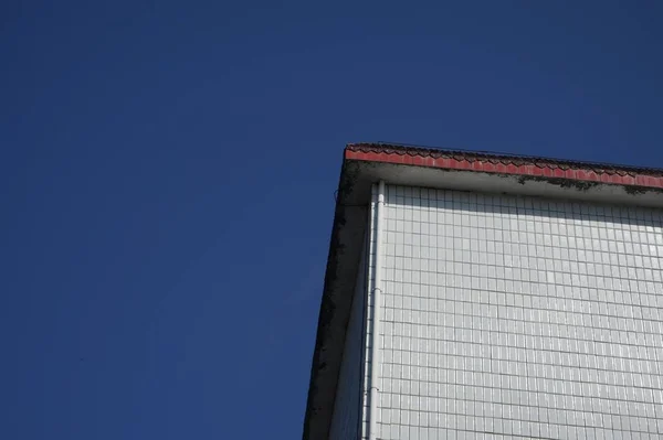 Edificio Moderno Con Cielo Azul —  Fotos de Stock