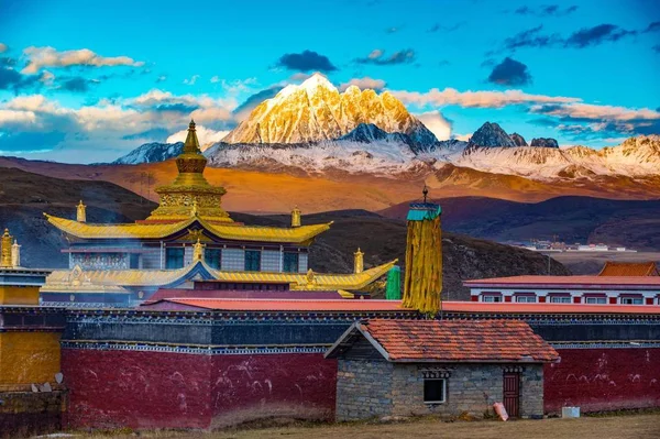 Hermoso Paisaje Con Pagoda Templo Oro Fondo —  Fotos de Stock