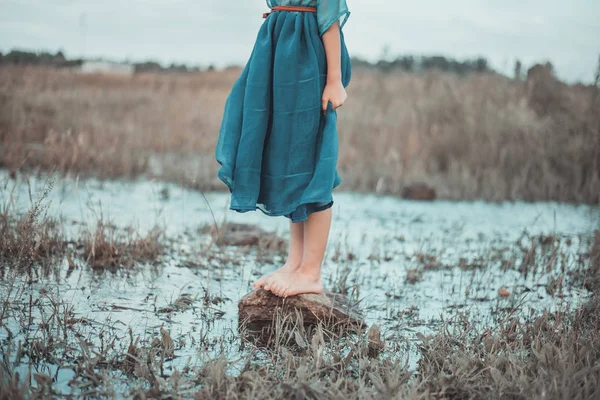 Little Girl Dress Walking Beach — Stock Photo, Image