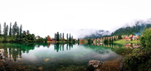 Hermoso Paisaje Con Lago Montañas — Foto de Stock