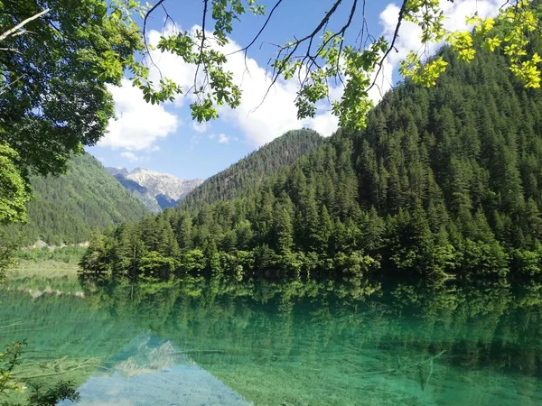 Jezioro Górach — Zdjęcie stockowe