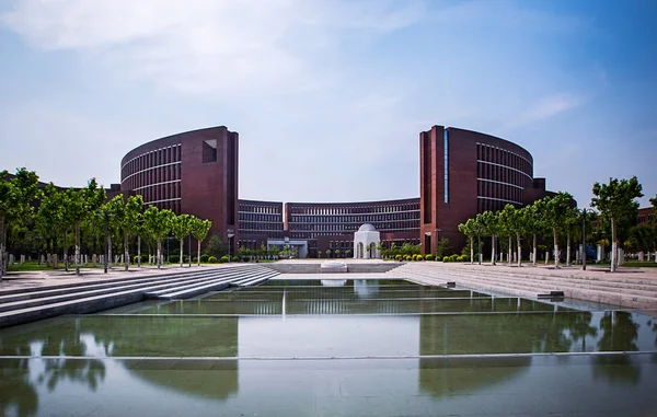 Edificio Moderno Parque — Foto de Stock