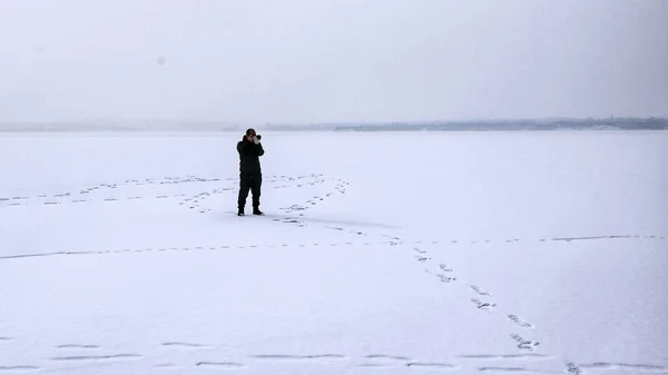 Hombre Invierno Paisaje Con Nieve — Foto de Stock
