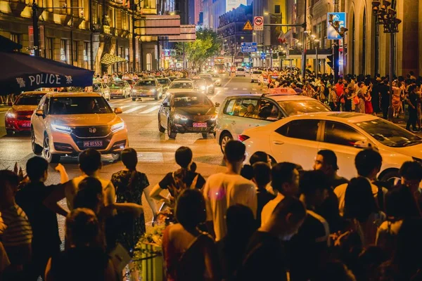 Multitud Personas Calle Ciudad — Foto de Stock