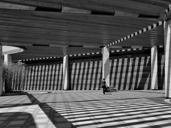 Blick Auf Eine Holzbrücke Der Stadt — Stockfoto
