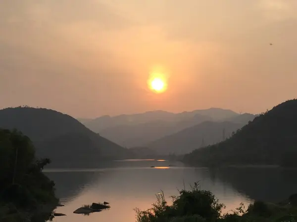 Hermoso Paisaje Lago Las Montañas — Foto de Stock