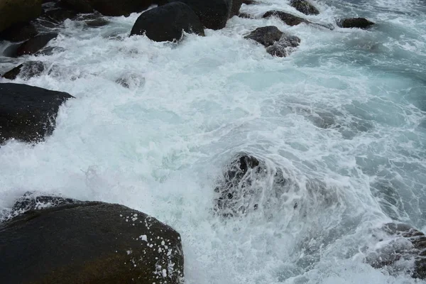 Waves Crashing Rocks — Stock Photo, Image