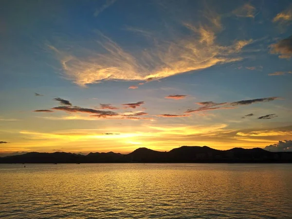 Ηλιοβασίλεμα Πάνω Από Λίμνη — Φωτογραφία Αρχείου