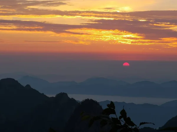 Sonnenuntergang Über Der Berglandschaft — Stockfoto