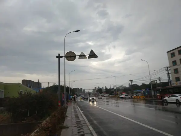 Señal Tráfico Carretera Ciudad — Foto de Stock