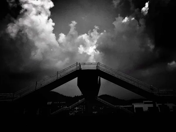 Silueta Puente Sobre Fondo Negro — Foto de Stock