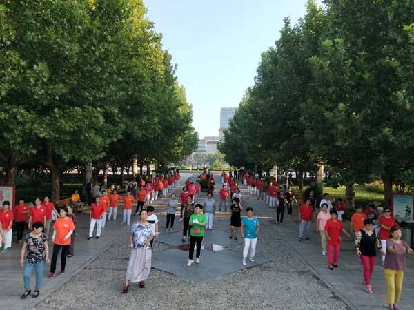 Foule Des Gens Dans Ville — Photo