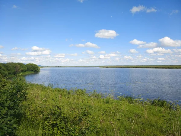 Hermoso Paisaje Con Lago Cielo Azul — Foto de Stock