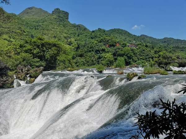 Cascada Las Montañas — Foto de Stock