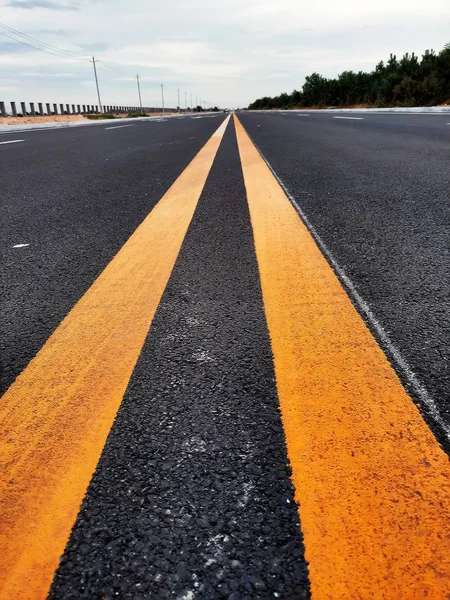 Camino Asfaltado Con Nubes Cielo — Foto de Stock