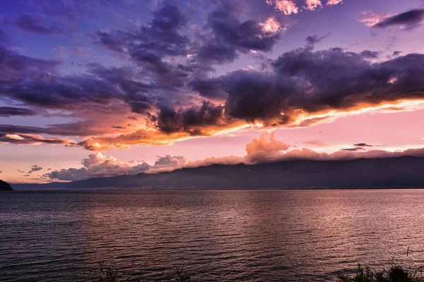 Vacker Solnedgång Över Havet — Stockfoto