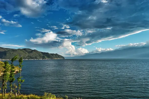 Hermoso Paisaje Del Mar Las Montañas — Foto de Stock