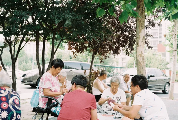 Asiático Familia Tener Divertido Parque — Foto de Stock