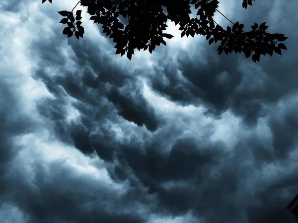 Langit Dengan Awan Cuaca Mendung — Stok Foto