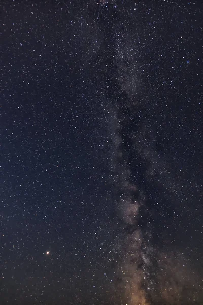 Gwiaździste Nocne Niebo Gwiazdami Chmurami — Zdjęcie stockowe