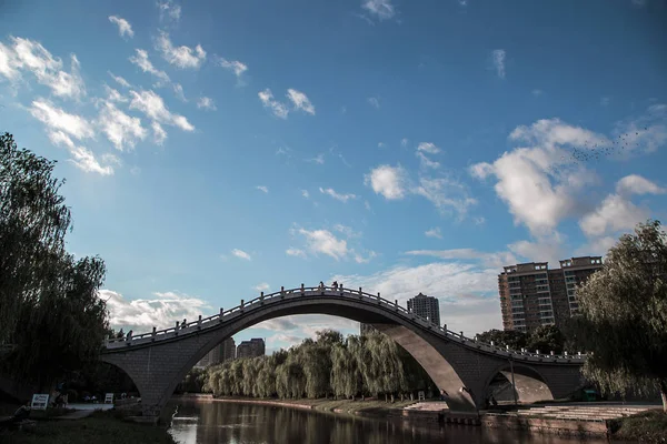 Puente Sobre Río Por Mañana — Foto de Stock