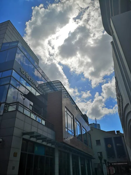 Edificio Moderno Con Reflejo Nubes — Foto de Stock