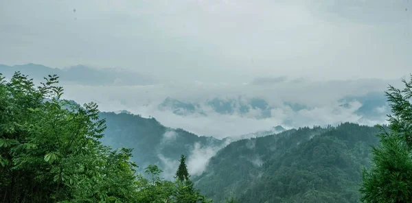 Paisaje Montaña Con Niebla Nubes — Foto de Stock