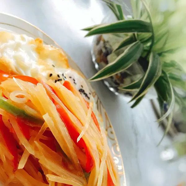 Taze Pişmiş Havuç Salatasının Kapağını Kapat — Stok fotoğraf